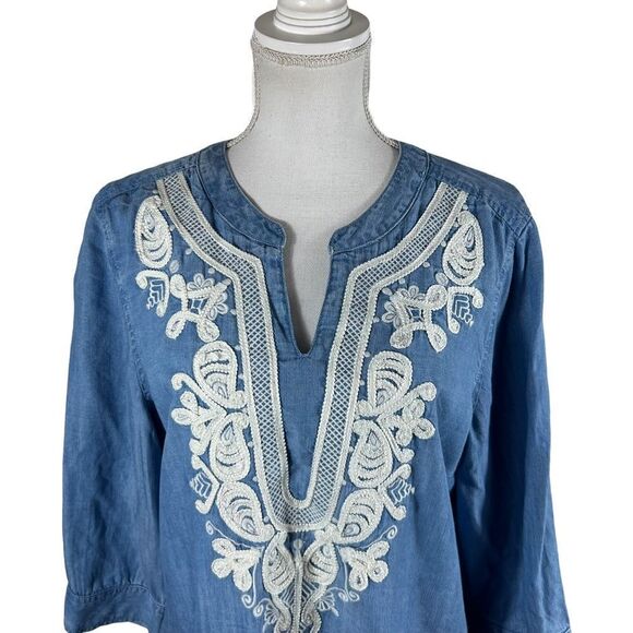 Chico’s Chambray Appliqué V neck High Low Blouse - Picture 5 of 10